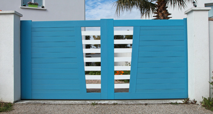 Puertas de aluminio para entrada de vehiculos - Carpinteria de aluminio en Galicia